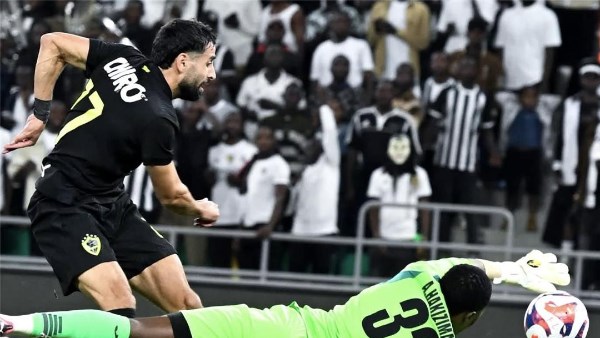 حافلة الزمالك تصل ستاد القاهرة لمواجهة المقاولون العرب