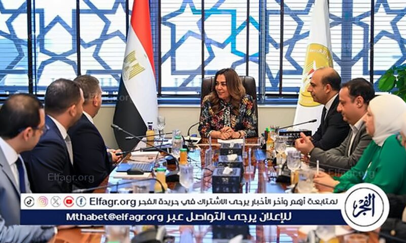 وزيرة التنمية المحلية والبيئة تبحث مع إحدى شركات القطاع الخاص أحدث الحلول والتطبيقات الرقمية