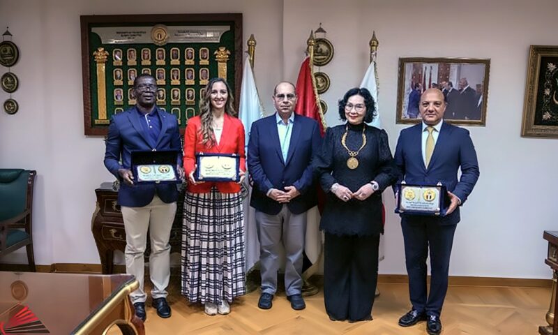 ياسر إدريس يستقبل رئيسة الاتحاد الدولي للريشة الطائرة لمتابعة بطولة العالم للناشئين