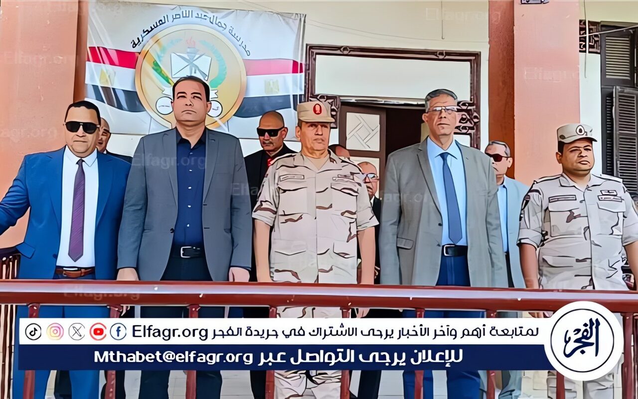 مدير تعليم الفيوم وقائد قطاع التأسيس العسكري يشهدان طابور الصباح وتحية العلم بمدرسة جمال عبدالناصر الثانوية العسكرية