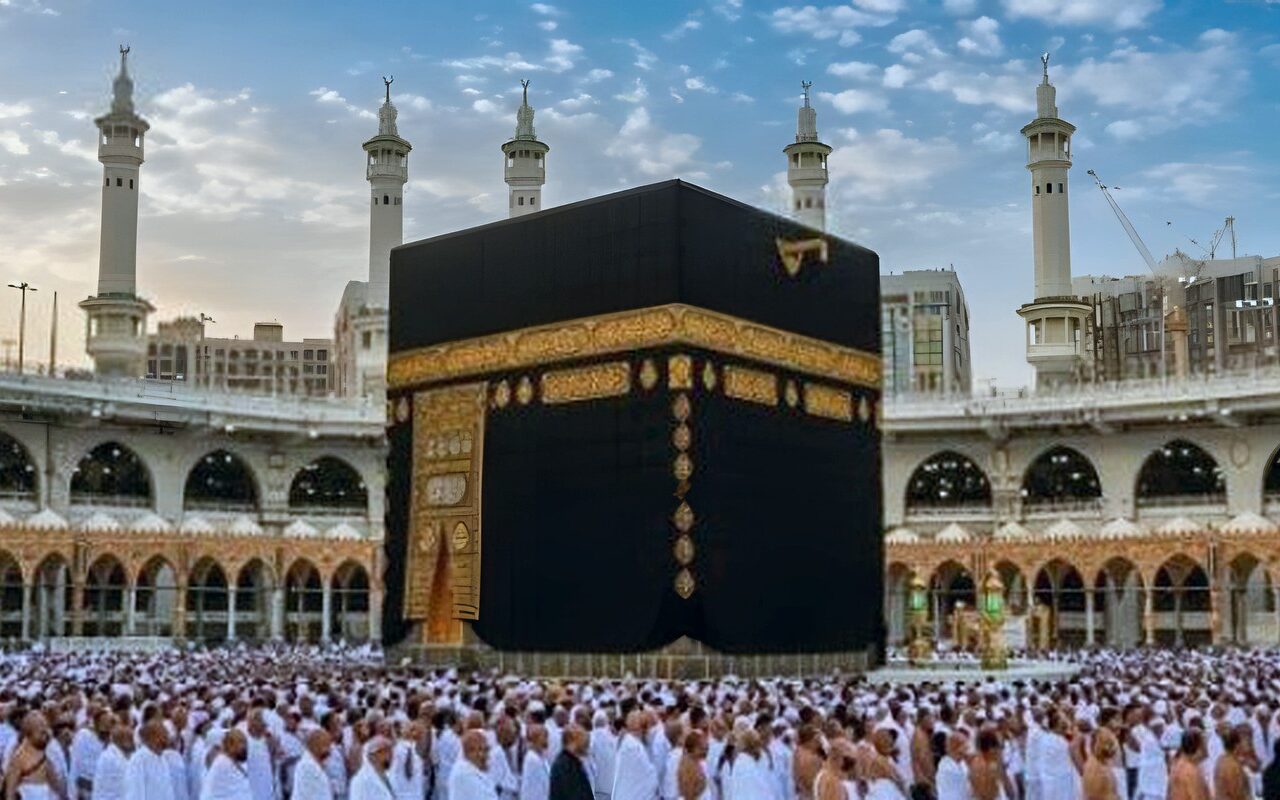 هل يجوز أداء العمرة بالتقسيط مع زيادة المبلغ؟.. عطية لاشين يوضح