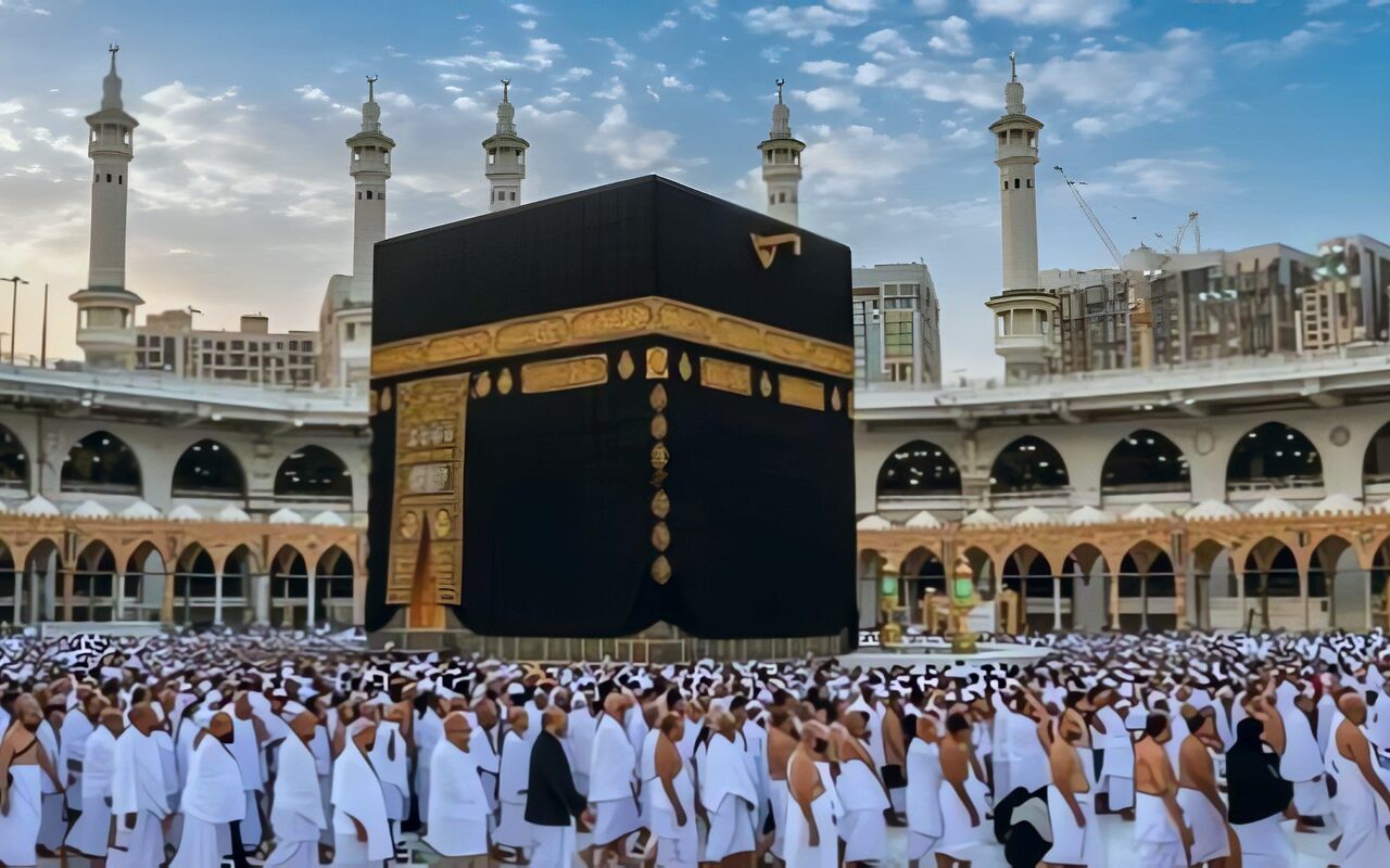 أسعار وبرامج عمرة 2026.. دليل شامل للتكاليف ومستويات الإقامة وشروط السفر