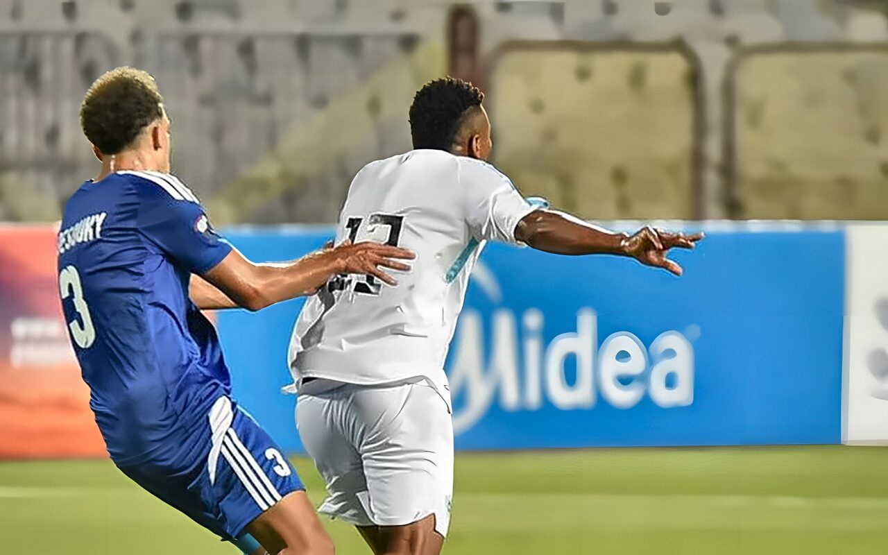 سموحة يتقدم على غزل المحلة بهدف بابا بادجي في الشوط الأول بالدوري