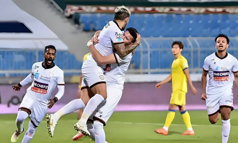 بـ 10 لاعبين فقط.. الشباب يكتسح التعاون بثلاثية في الدوري السعودي