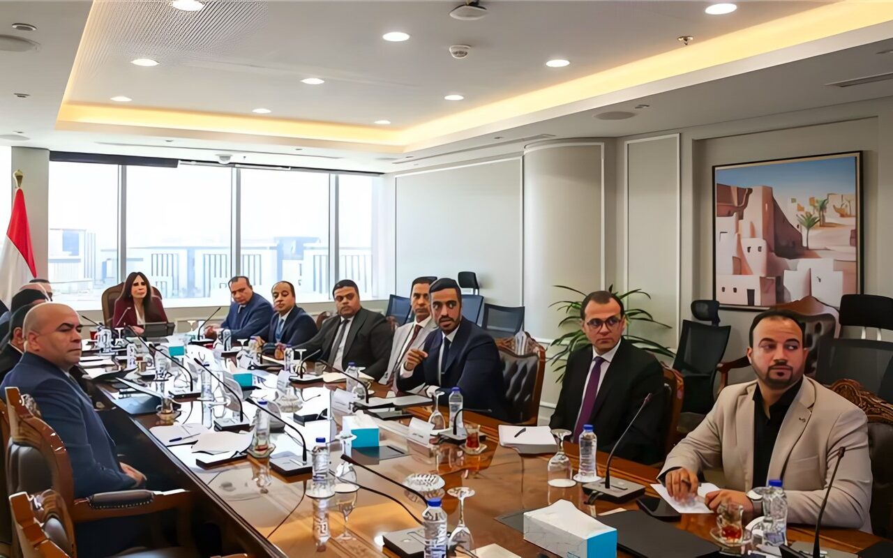 وزيرة الإسكان تستعرض الموقف التنفيذي لمشروعات الشراكة بين هيئة المجتمعات العمرانية الجديدة والقطاع الخاص