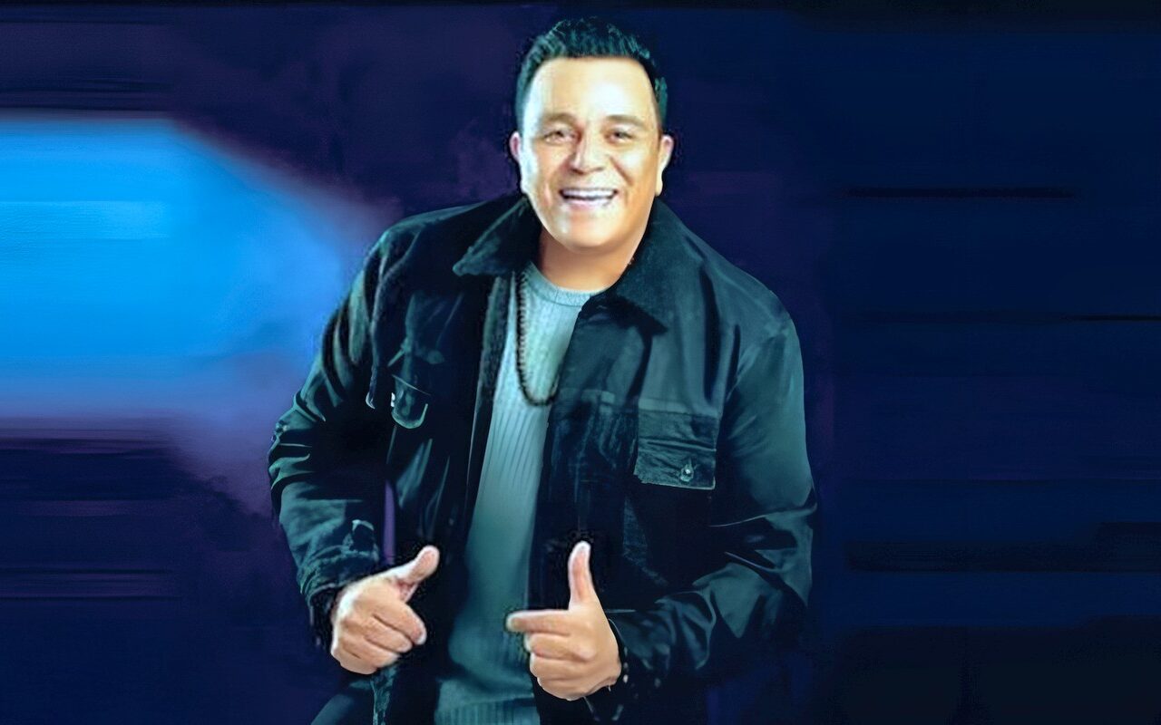 محمد فؤاد يبدع في أغنية جديدة أمام الرئيس السيسي بالندوة التثقيفية الـ44