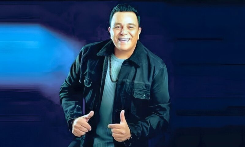 محمد فؤاد يبدع في أغنية جديدة أمام الرئيس السيسي بالندوة التثقيفية الـ44