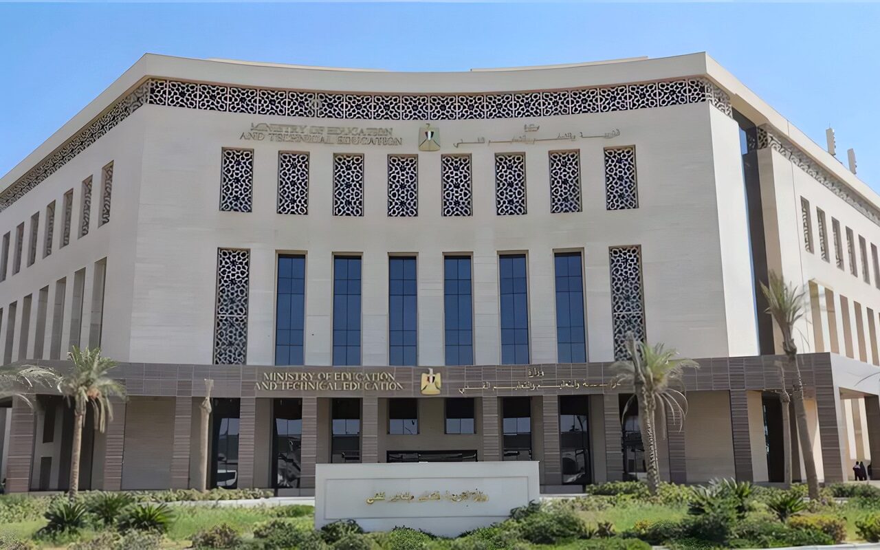 “التعليم” تكشف حقيقة تقسيم العام الدراسي إلى أربعة فصول وزيادة تكلفة امتحانات المدارس الدولية لـ25 ألفًا