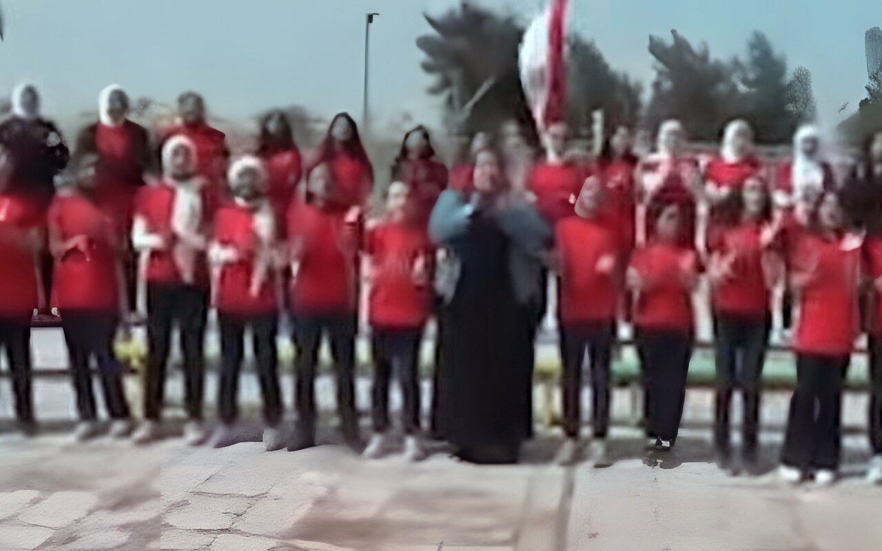 رحلت وبقي أثرها.. طلاب مدرسة بالإسكندرية يخلدون ذكرى مديرتهم الراحلة في احتفال أكتوبر