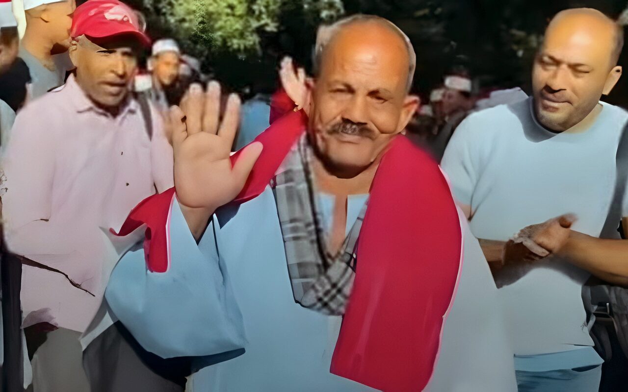 بعلم مصر والجلباب البلدي.. ممر شرفي لتكريم عامل في قنا بعد بلوغة سن المعاش