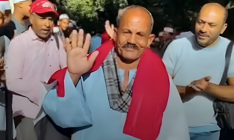 بعلم مصر والجلباب البلدي.. ممر شرفي لتكريم عامل في قنا بعد بلوغة سن المعاش