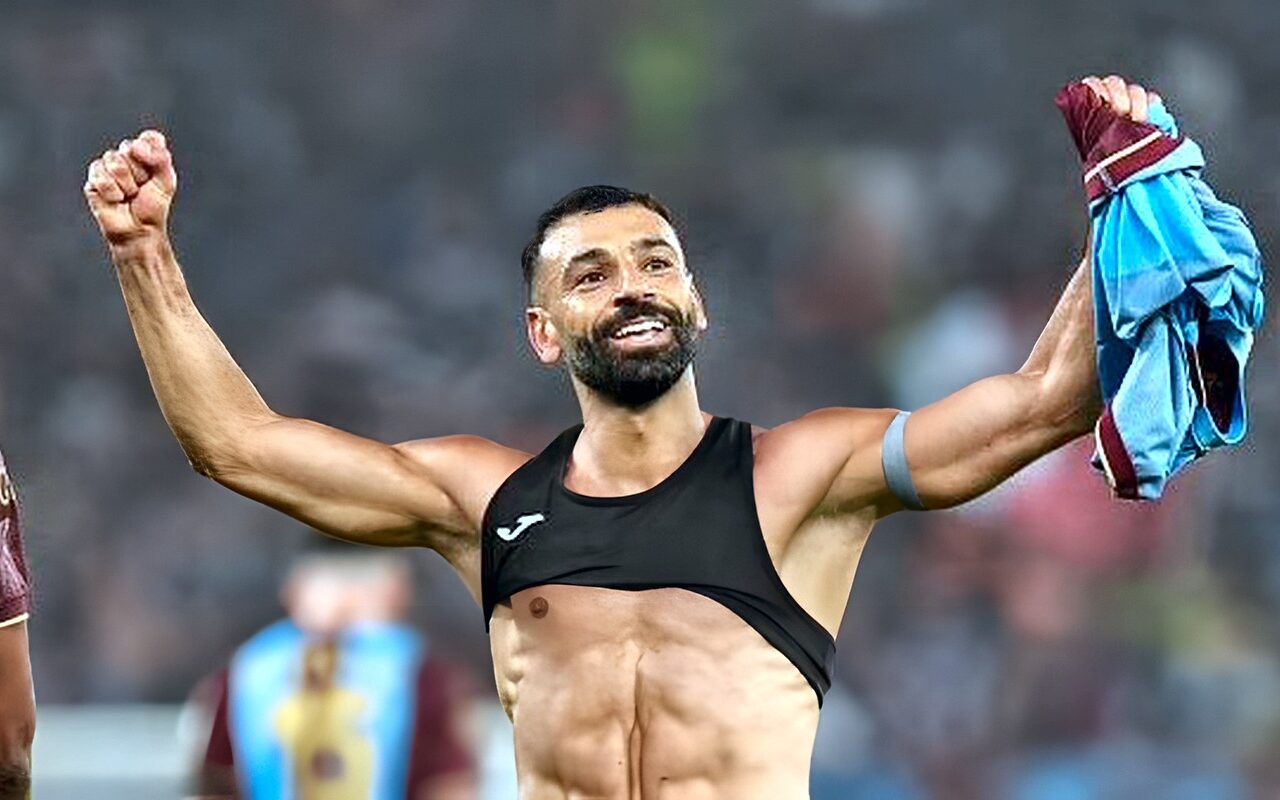 لاعب واحد يرفع فريقا بالكامل.. إشادة تركية بصلاح بعد التتويج بجائزة لاعب الشهر