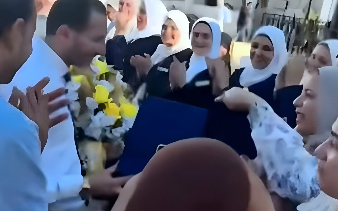 تقديرًا لجهوده .. ممر شرفي لمدير مستشفى الرمد بكفر الشيخ احتفالًا باعتماد GAHAR