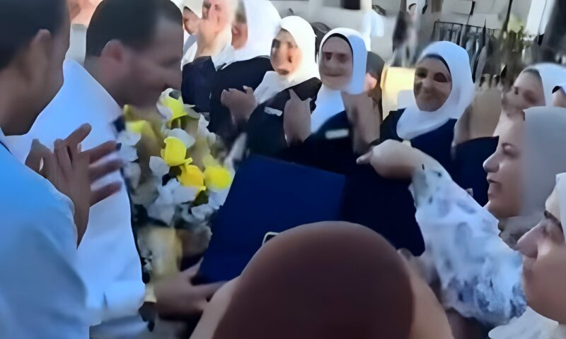 تقديرًا لجهوده .. ممر شرفي لمدير مستشفى الرمد بكفر الشيخ احتفالًا باعتماد GAHAR