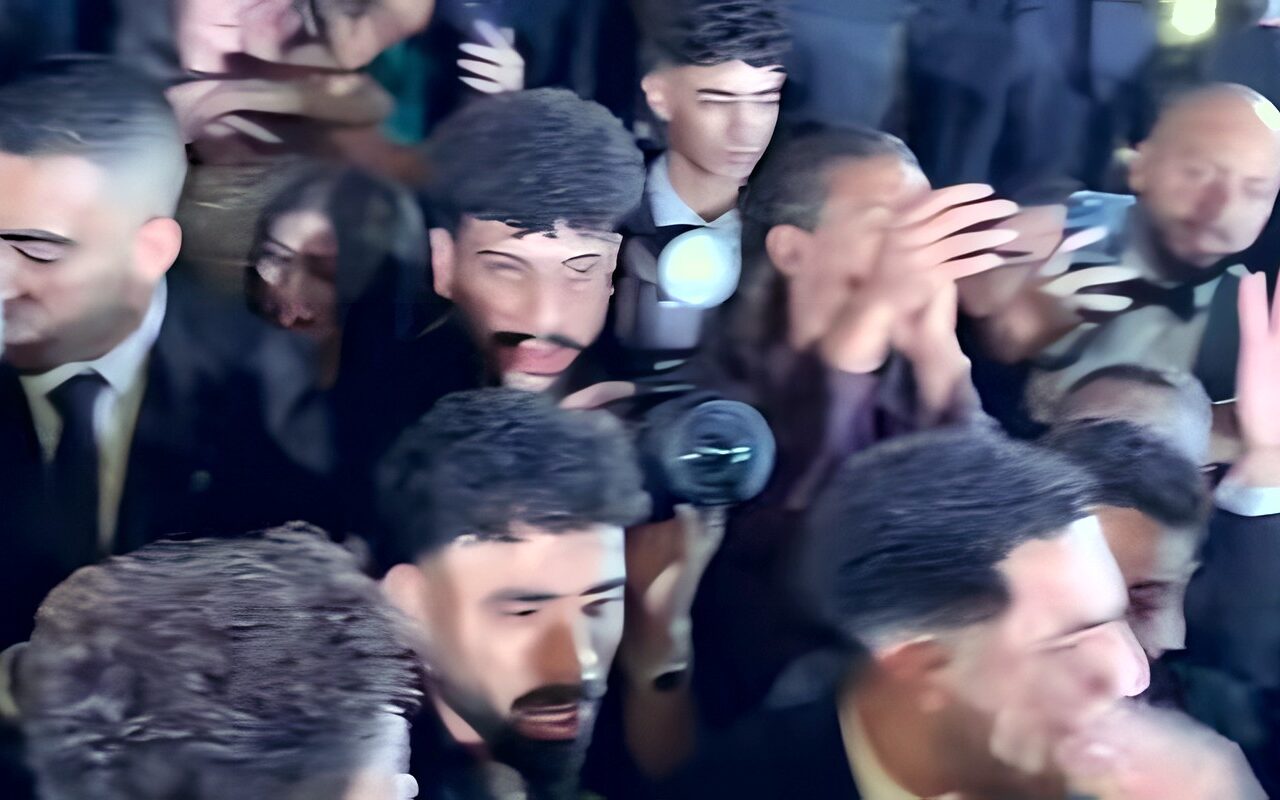 السولية يهنئ مصطفي شوبير بالزواج على طريقته الخاصة