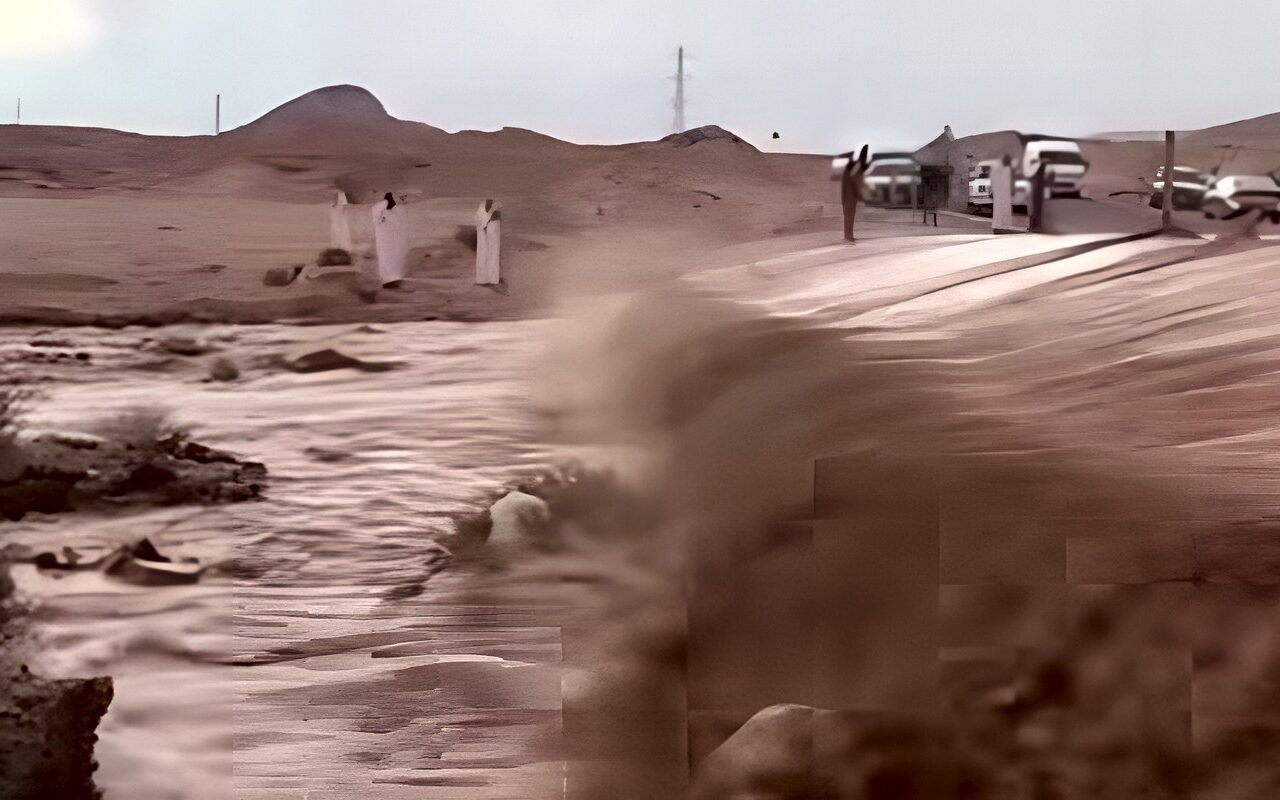 موجة تقلبات جوية.. تدفقات السيول تجتاح وادي النواميس في نويبع
