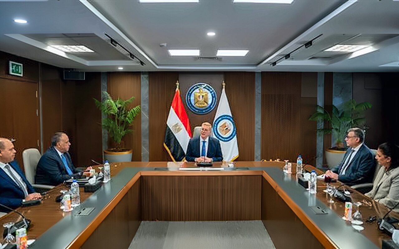 وزير البترول يتابع مع المجلس التنفيذي لهيئة البترول خطط زيادة الإنتاج وتأمين الإمدادات ورفع كفاءة الأداء