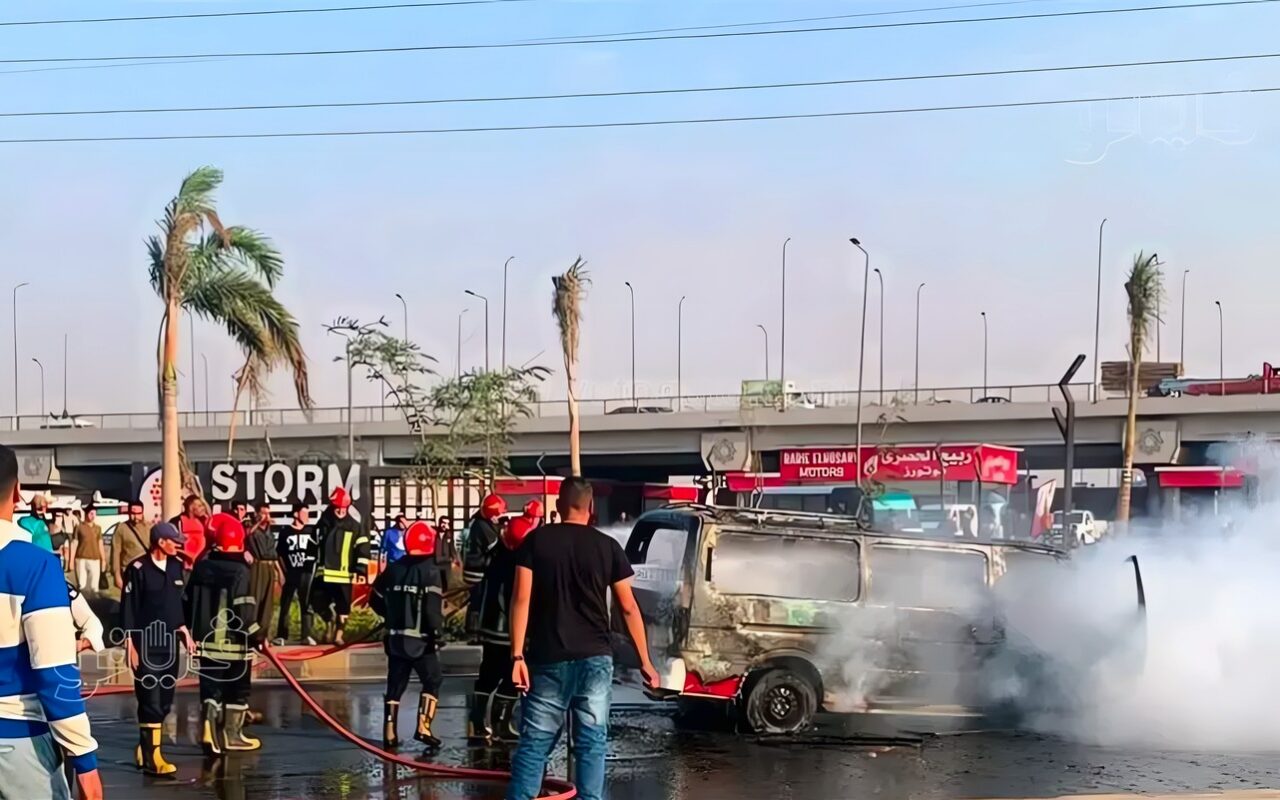 تفحم سيارة ميكروباص أسفل كوبري جريش بالعاشر من رمضان