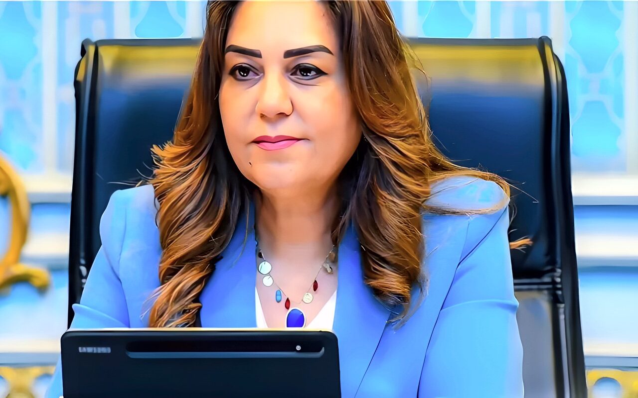 وزيرة التنمية المحلية: نقل وتعيين عدد من سكرتيري العموم والمساعدين وتصعيد رؤساء مدن لوظائف قيادية