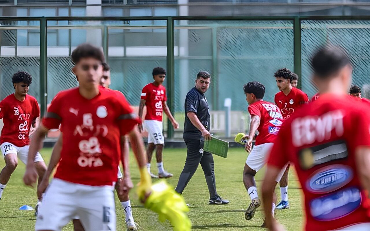 منتخب الناشئين يخوض تدريبات استشفائية في يومه الأول بالعاصمة القطرية