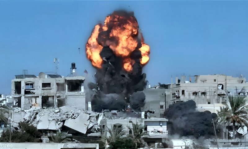 بينهم 4 نساء، استشهاد 5 فلسطينيين في غارة إسرائيلية على شقة سكنية بمدينة غزة