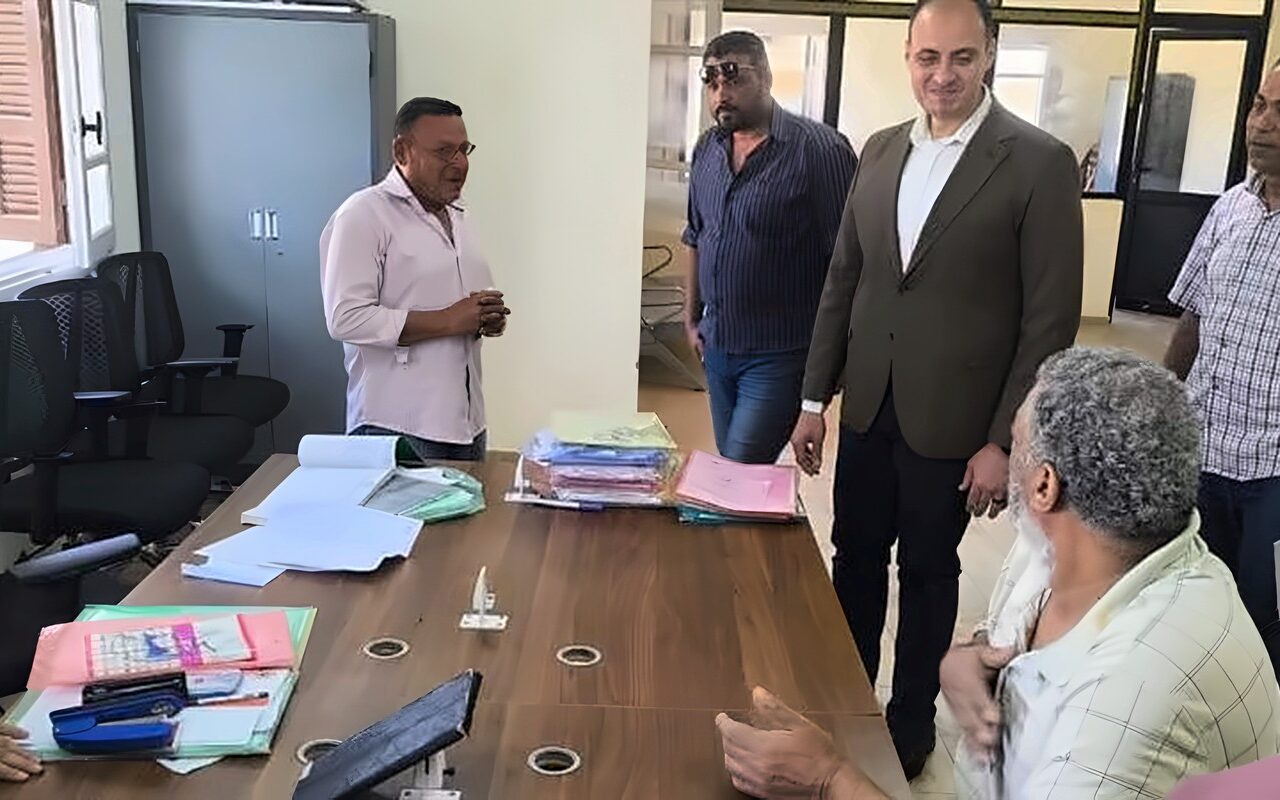شاهد على إصدار أول ترخيص، نائب محافظ دمياط يتابع التشغيل التجريبي لمركز خدمات الوسطاني