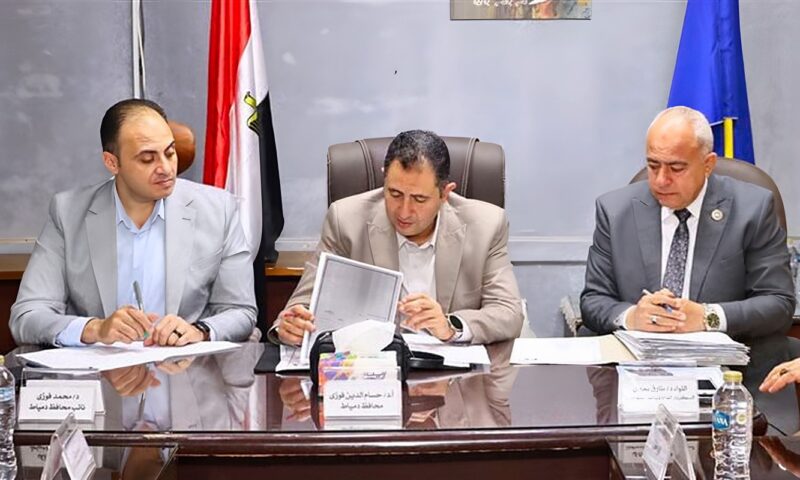 تشميع ورشة مخالفة وتسهيل التراخيص، قرارات فورية لمحافظ دمياط في لقائه بأهالي الزرقا