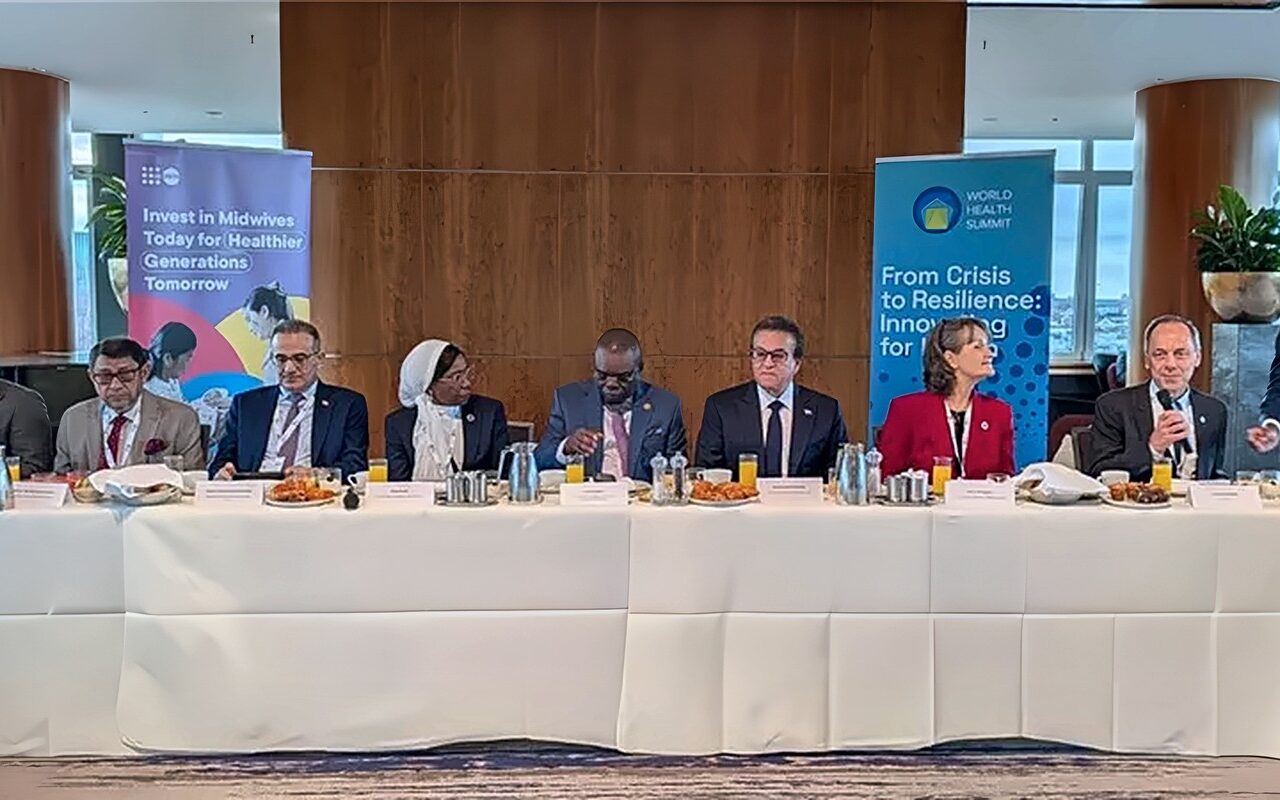 وزير الصحة يشارك في مائدة مستديرة لتسريع خدمات القبالة وتعزيز الأمن الصحي على هامش قمة برلين