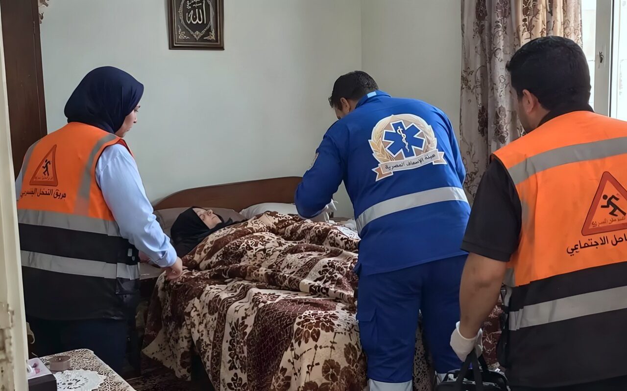 التضامن تنقذ مسنة تعرضت للعنف على يد ابنها بالإسماعيلية وتنقلها لدور رعاية