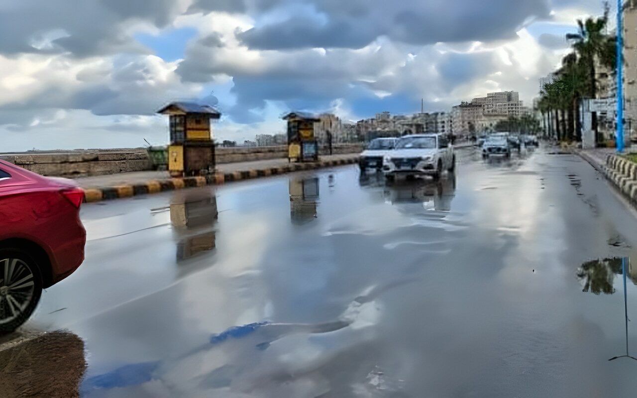 أمطار رعدية وانخفاض الحرارة لـ20 .. ماذا يحدث في حالة الطقس خلال الساعات القادمة؟