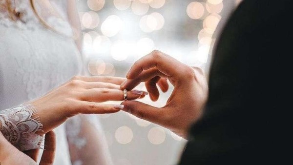 هل يأثم الرجل إذا تقدم به العمر ولم يتزوج؟.. أمين الفتوى يجيب