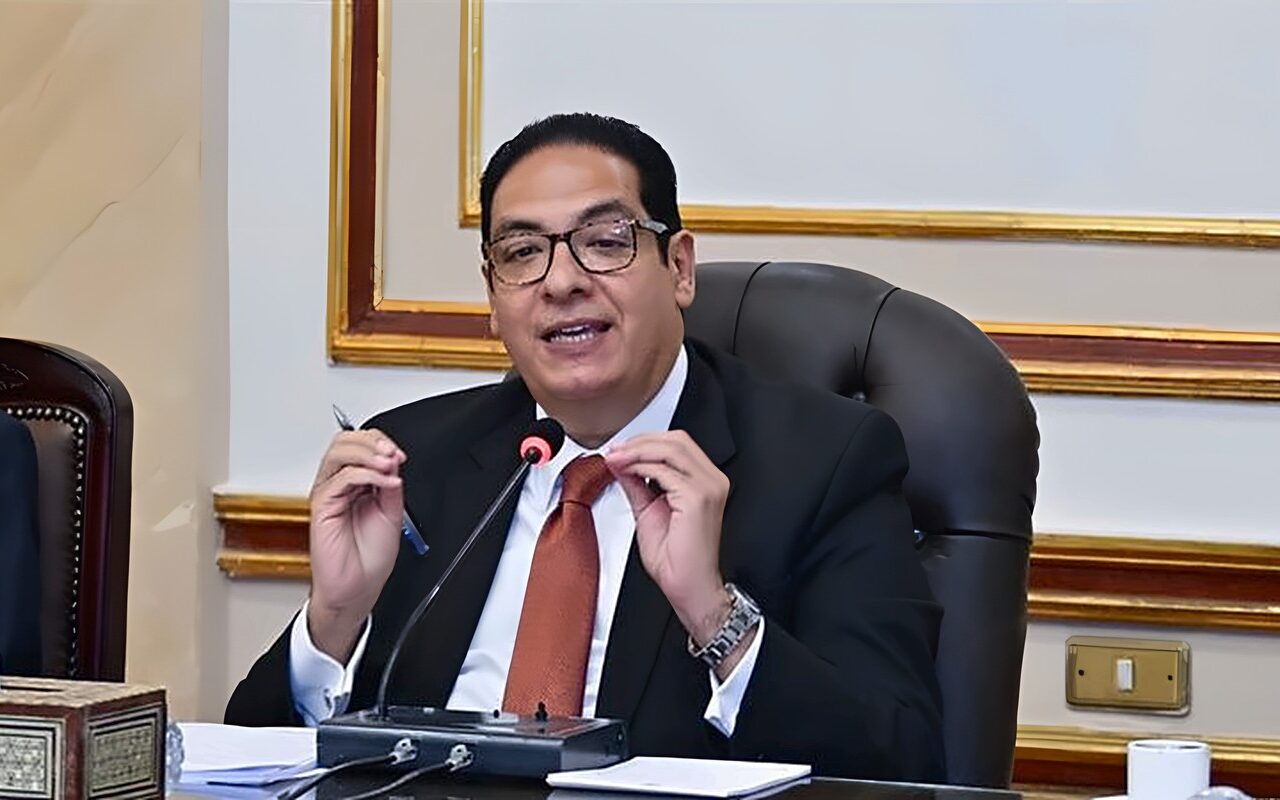 رئيس جامعة القاهرة يعلن منح العلاوة التشجيعية لـ 997 موظفا