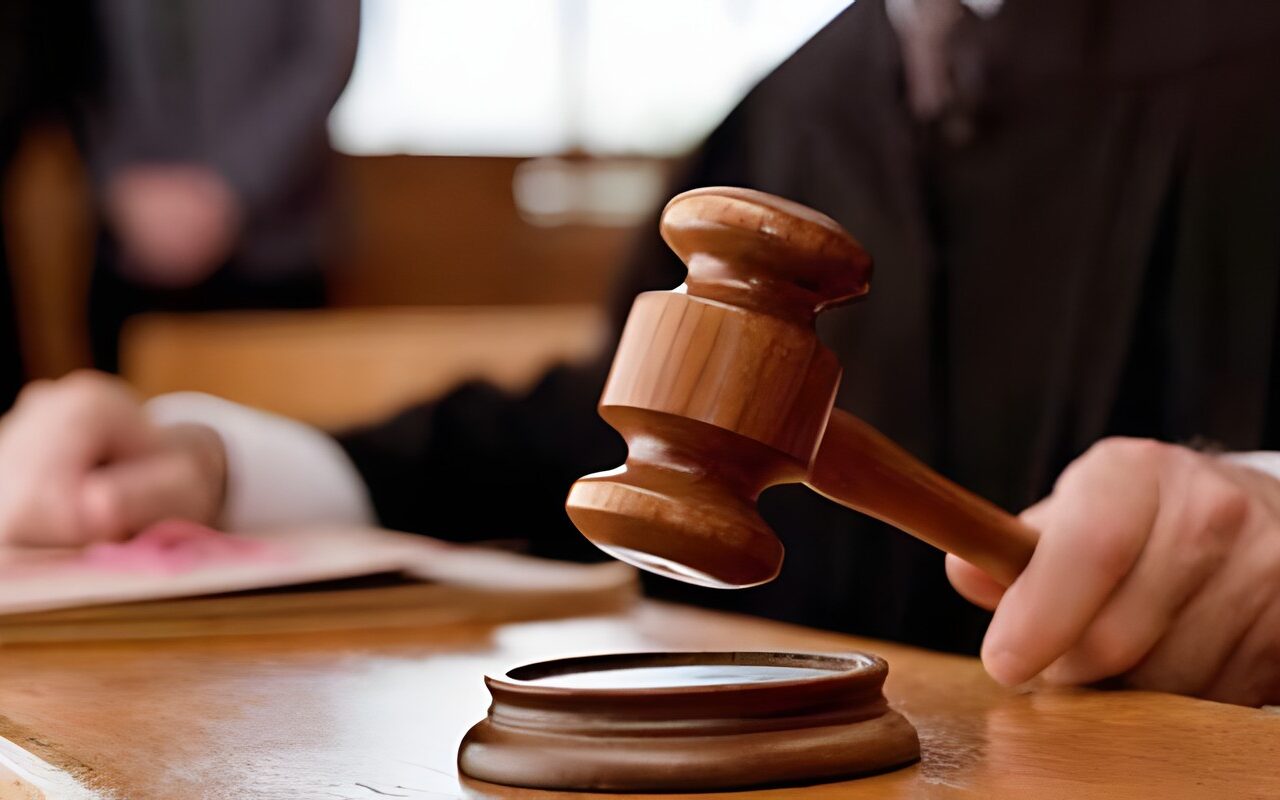 انتحل صفة فتاة على فيسبوك.. وهذه عقوبة المتهم طبقا للقانون