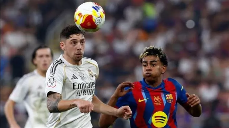 لجنة الانضباط تعاقب برشلونة بعد أحداث الكلاسيكو أمام ريال مدريد