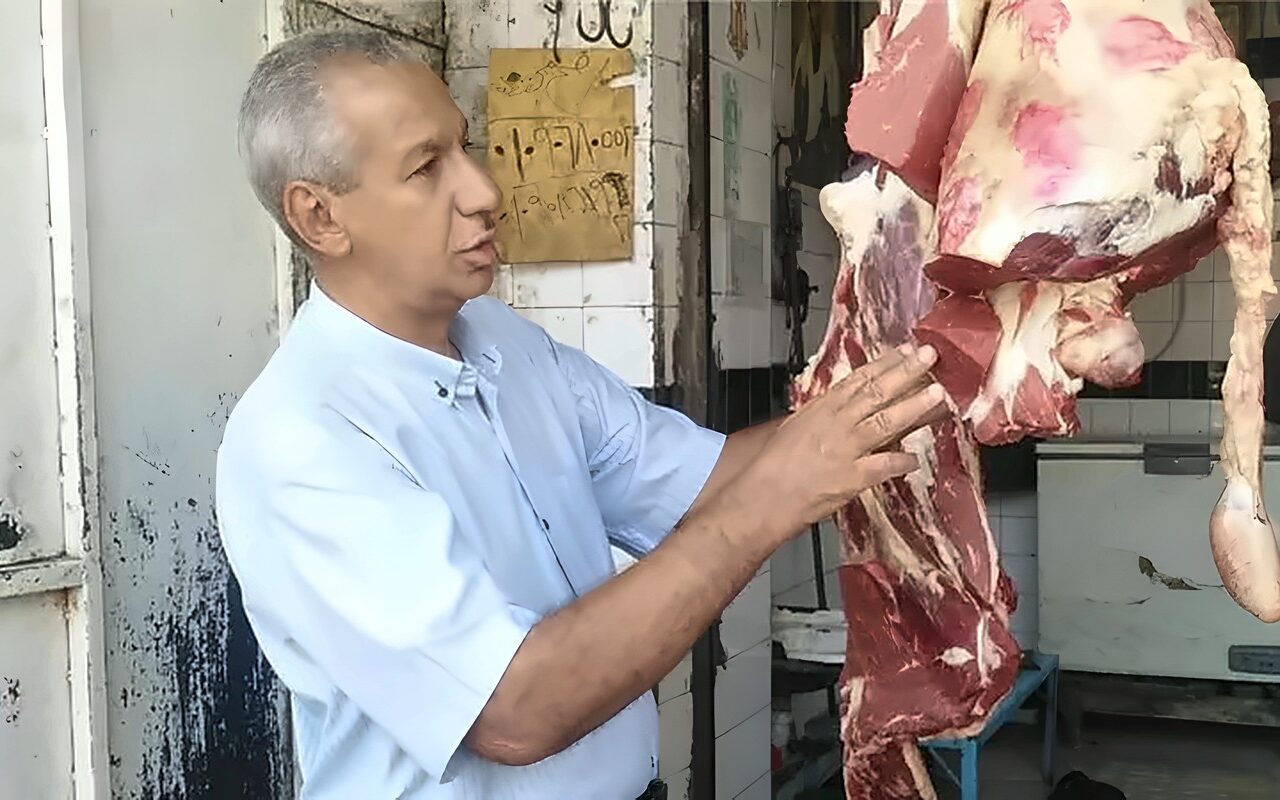 التموين تضرب المخالفات بأسوان.. 66 محضرًا للأسواق والمخابز البلدية