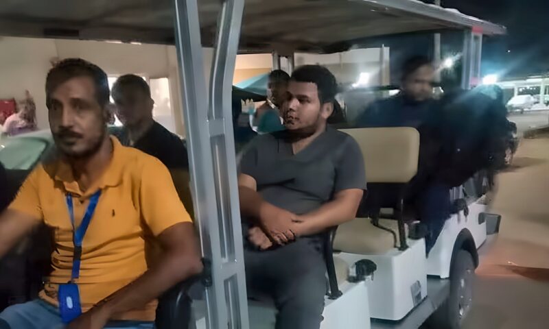 مستشفيات قنا الجامعية توفر «طفطف» خاصًّا لنقل العاملين المقيمين بمبنى نون إلى المبنى السكني