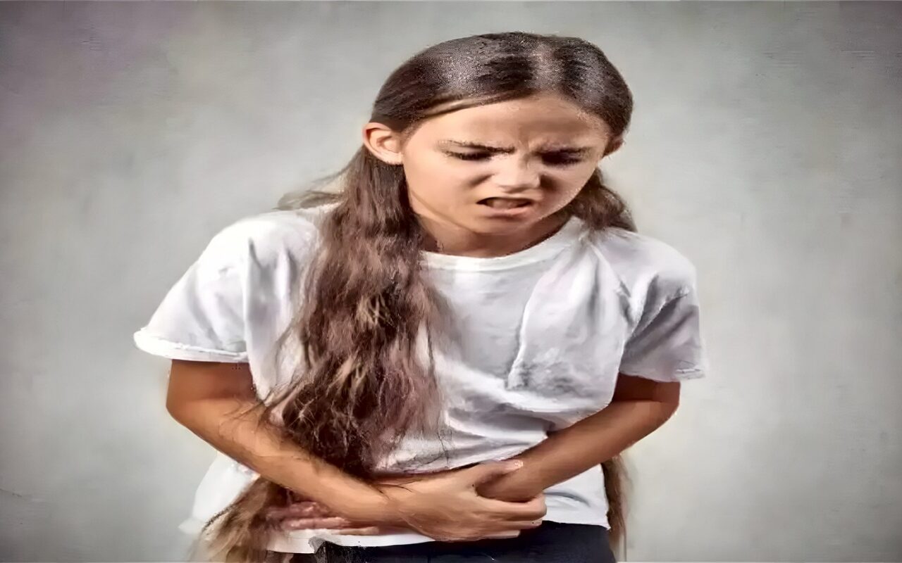 علاج الإمساك عند الأطفال بالتغذية والعادات اليومية