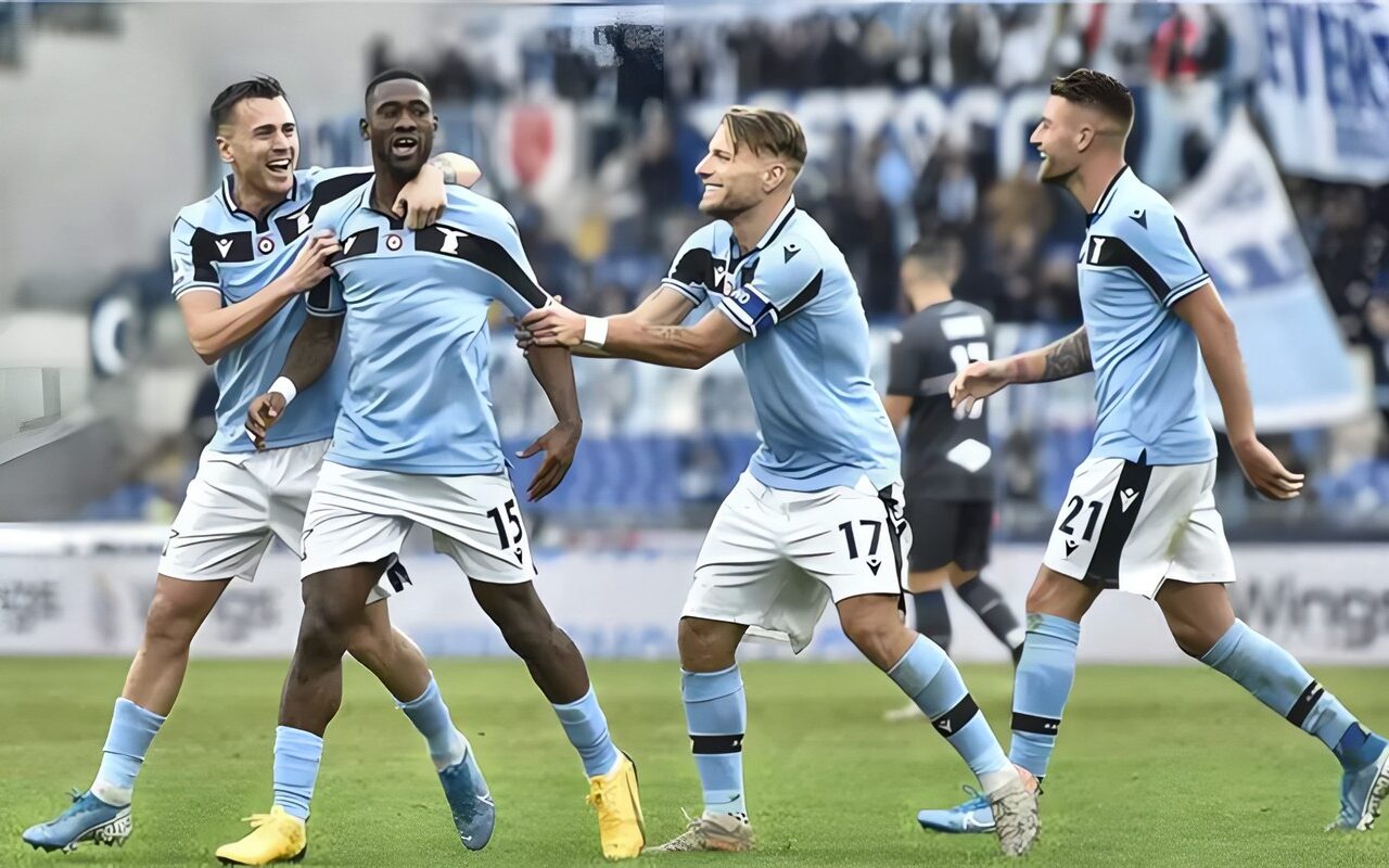 لاتسيو يفوز على بارما 2-1 ويتصدر الدوري الإيطالي