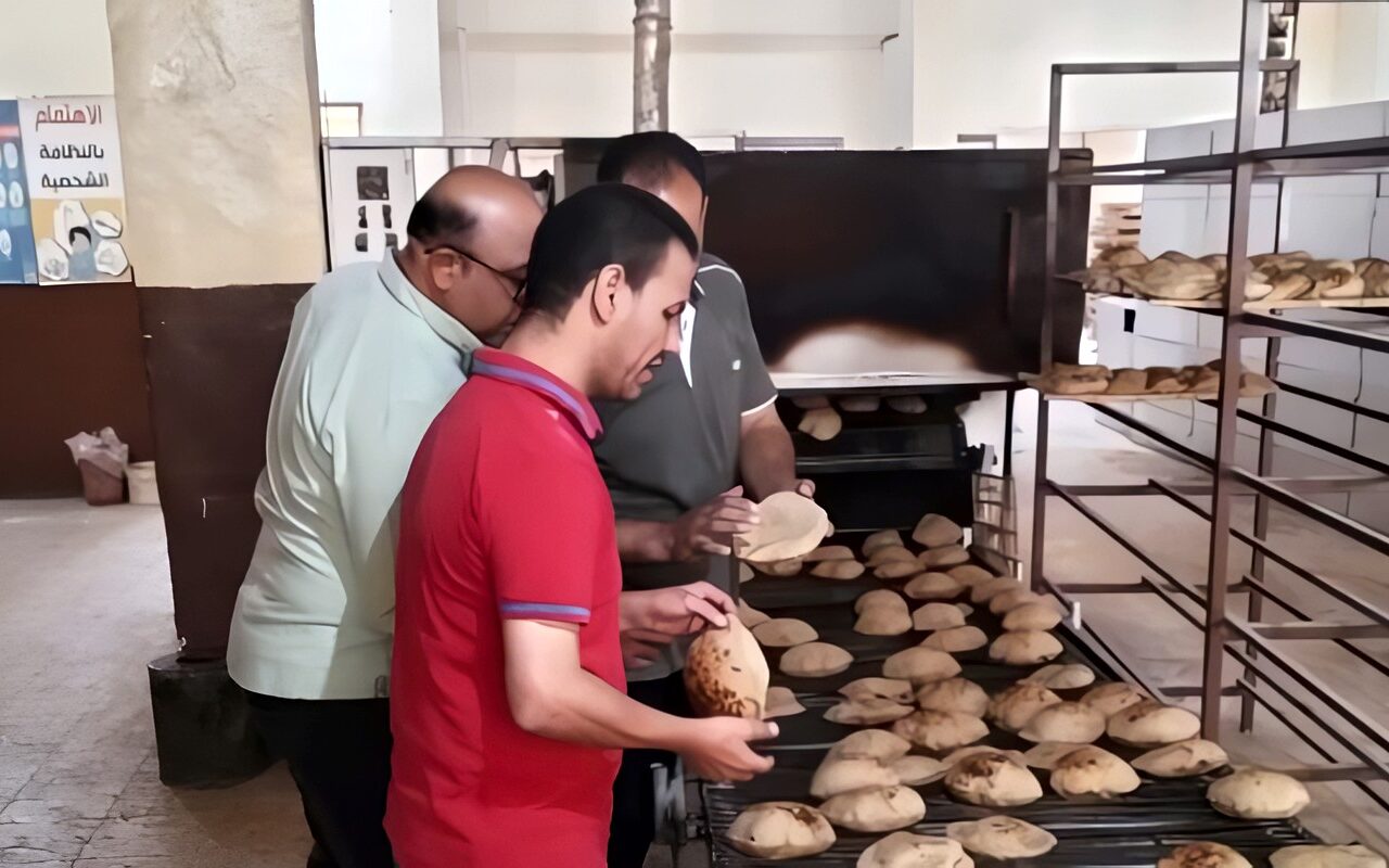 ضبط صاحب مخبز استولى على 10 أجولة دقيق بلدى مدعم بالغربية