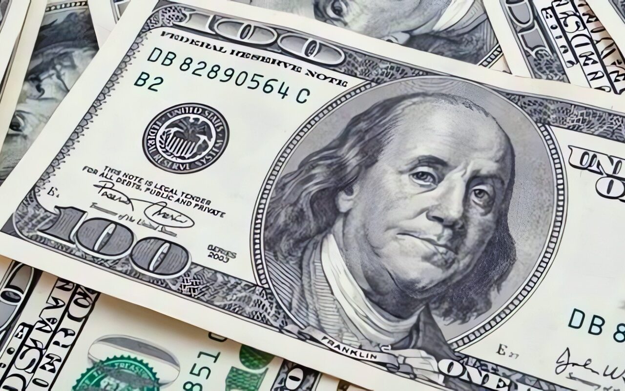ارتفاع جديد.. الدولار يقترب من 54.50 جنيه في البنوك اليوم