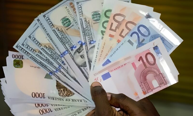تتبعا الضحية بعد خروجه من البنك.. القبض على عاطلين بشبين الكوم سرقا 30 ألف يورو بالإكراه