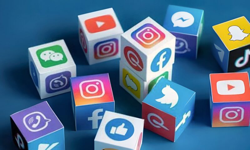 استطلاع: وسائل التواصل تعمق انتشار الشائعات وتهدد الديمقراطية