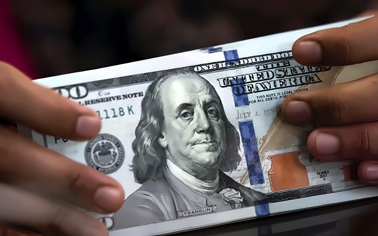 ارتفاع سعر الدولار أمام الجنيه في منتصف تعاملات اليوم