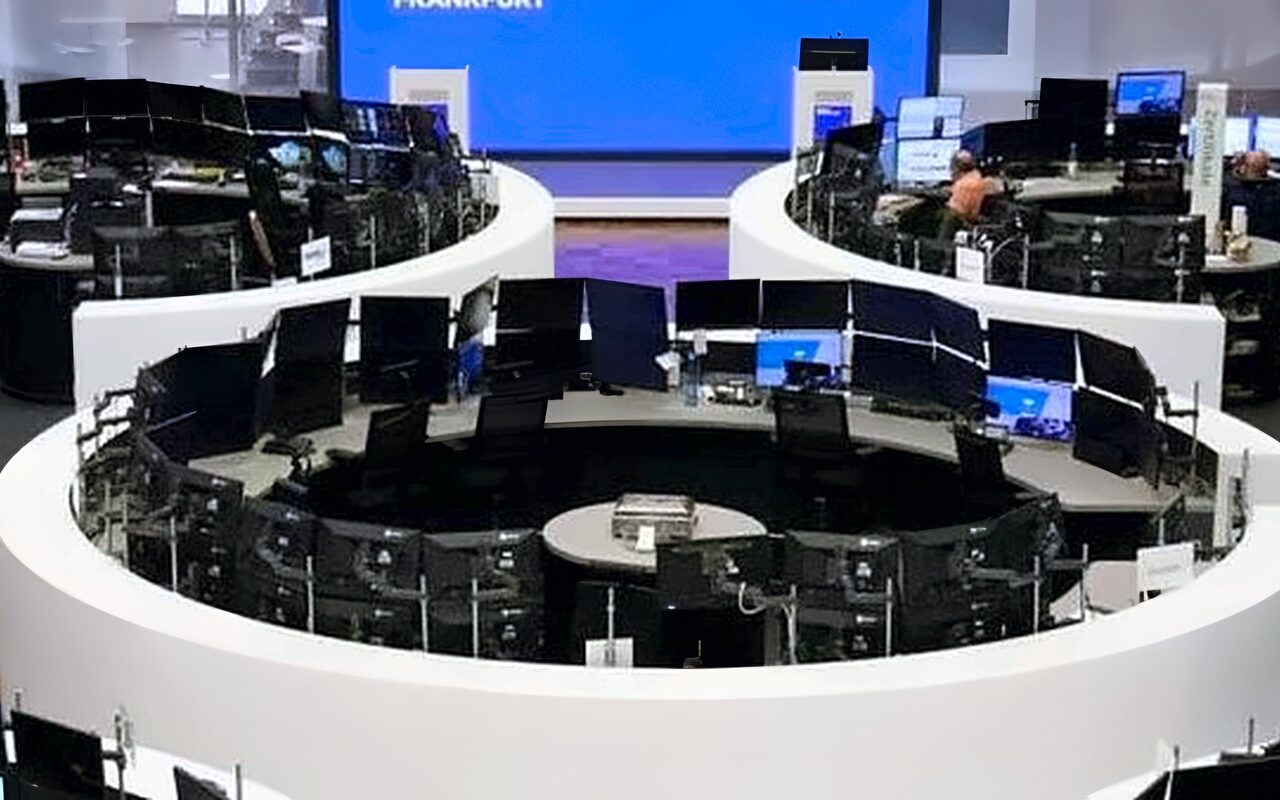 الأسهم الأوروبية تتراجع مع هبوط البنوك ومبيعات السندات وارتفاع النفط يضغطان على الأسواق