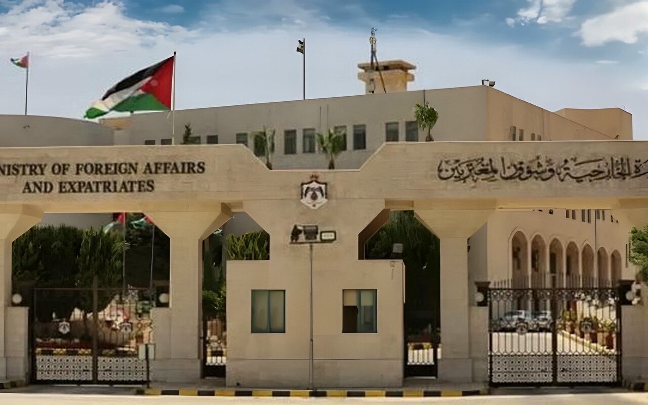 الأردن يدين استهداف مطاري أبها والملك خالد الدوليين بالسعودية