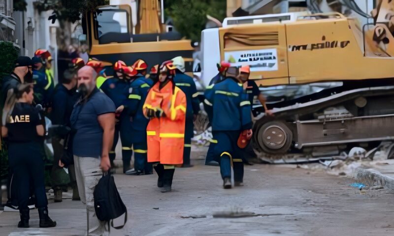 بينهم عناصر من الشرطة.. إصابة 4 أشخاص في انفجار وسط أثينا