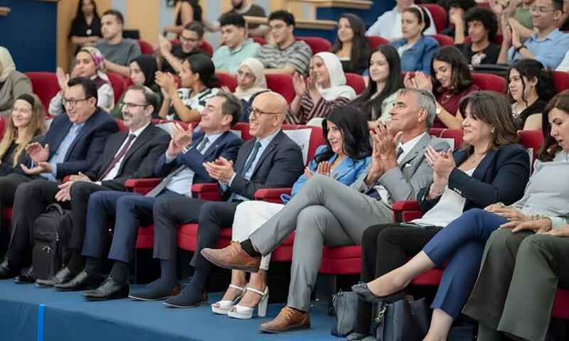 سفير فرنسا بالقاهرة يشارك في حفل افتتاح العام الدراسي بالجامعة الفرنسية في مصر