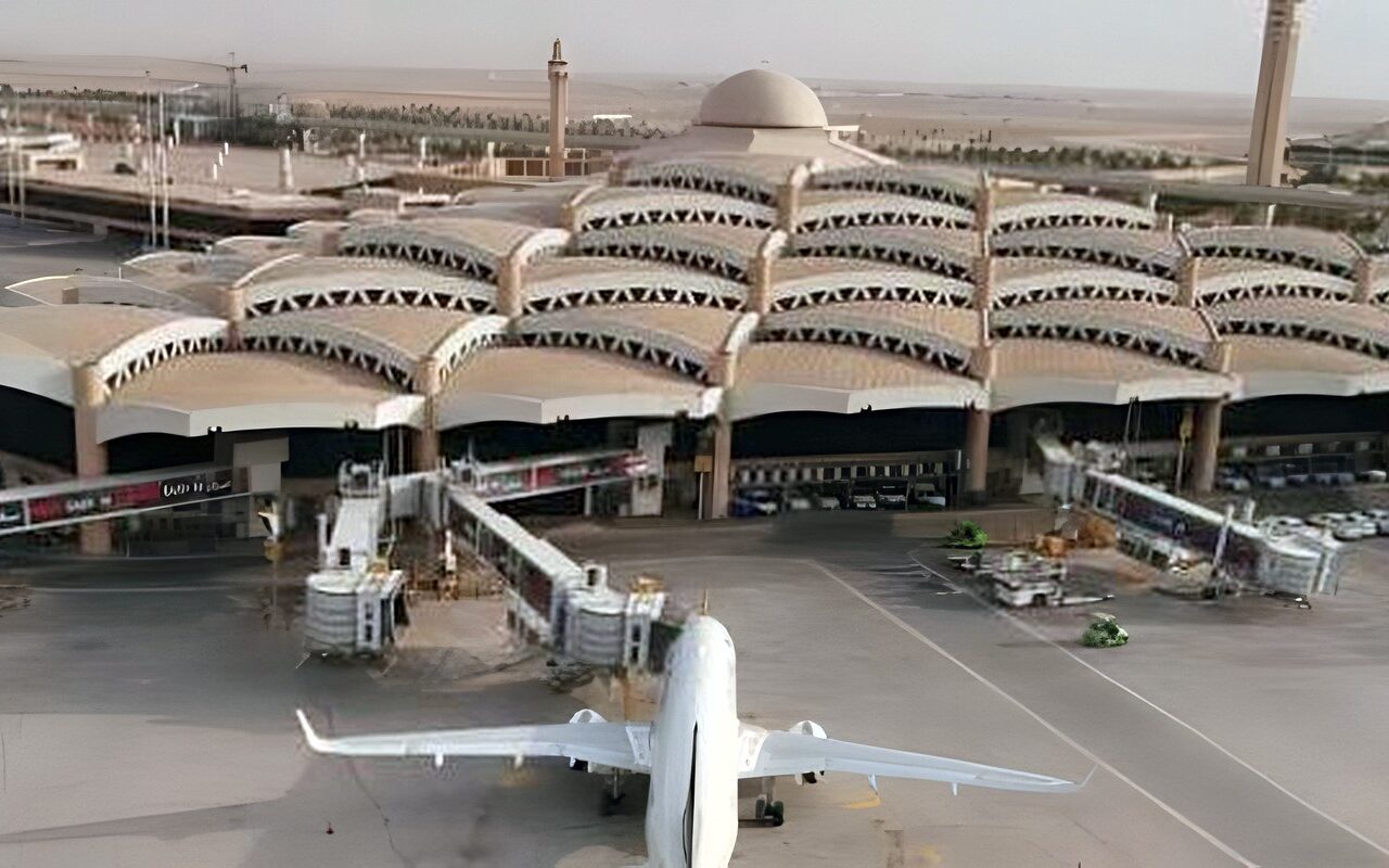الطيران المدني السعودي: تمديد تعليق العمليات التشغيلية في مطار الملك خالد بالرياض