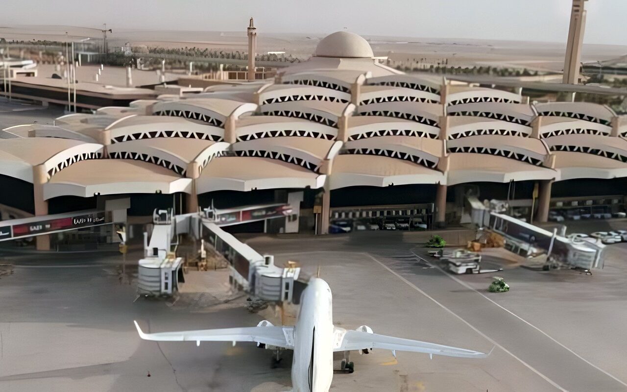 مطار الملك خالد الدولي بالرياض يعلن فتح الصالتين 1 و2 أمام المسافرين الأحد