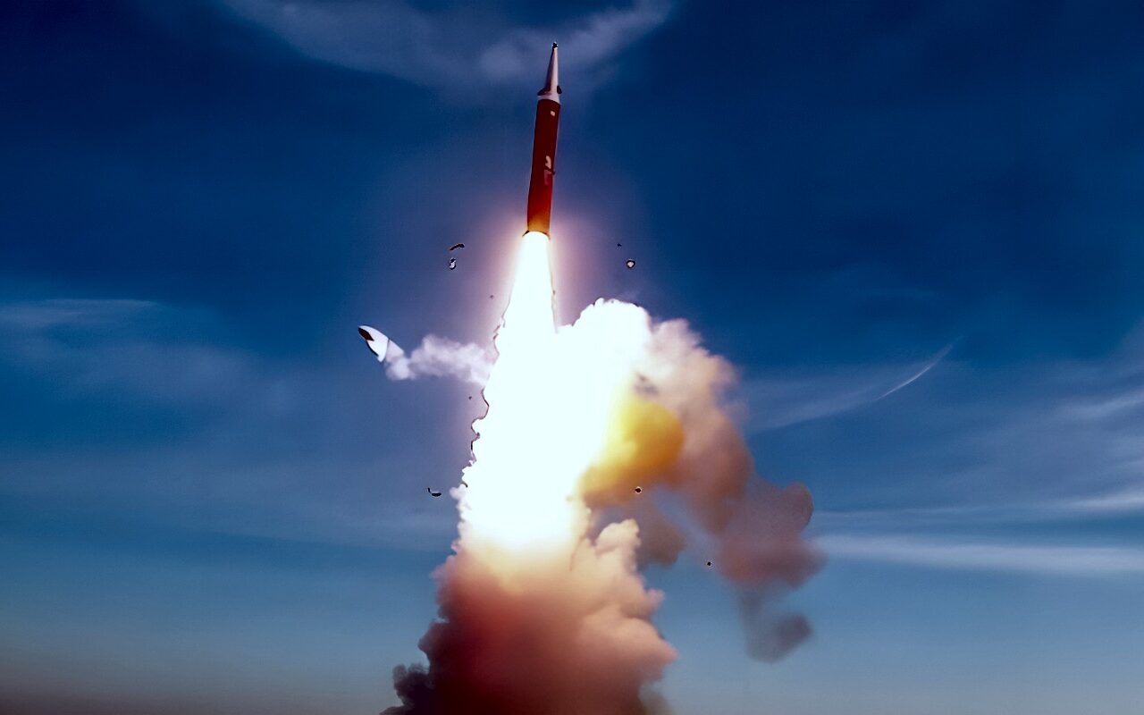 اليابان تطلق أول مهمة في العالم لجمع عينات من قمر المريخ